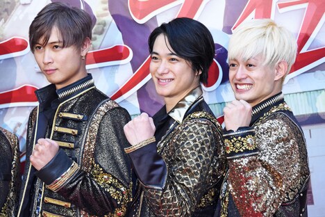 左から橋本良亮、戸塚祥太、塚田僚一。