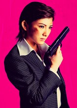 岡田奈々（AKB48 / STU48）の扮装ビジュアル。