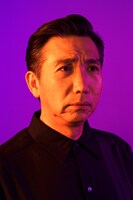 梶原善（撮影：山添雄彦）