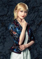 小泉萌香扮するユージェニー・ド・ダングラール。