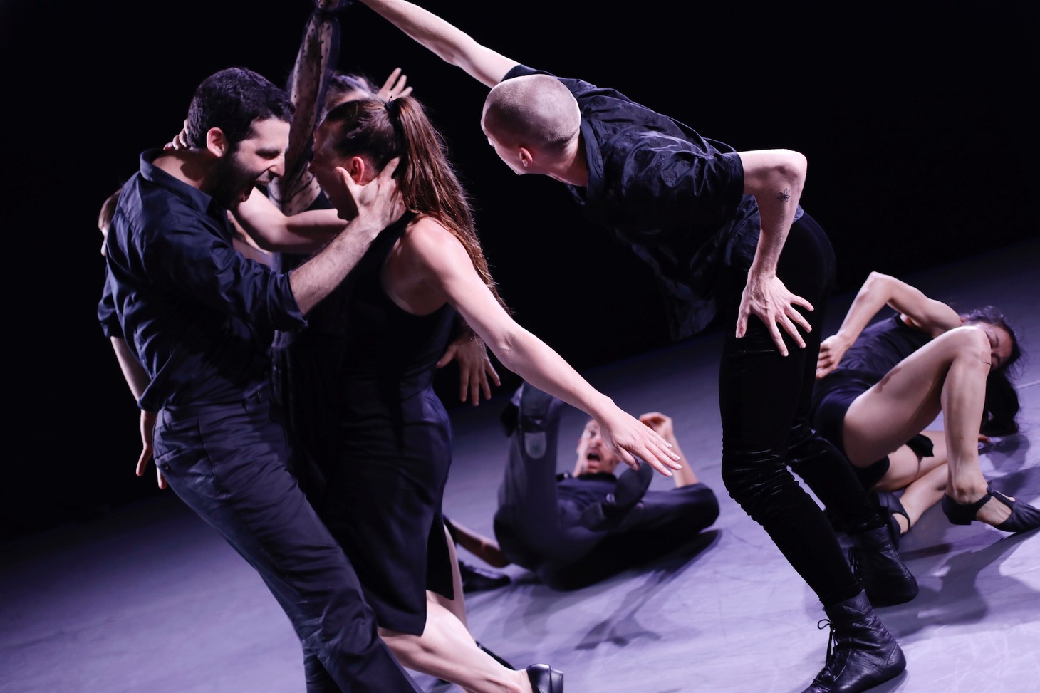 バットシェバ舞踊団 / オハッド・ナハリン「Venezuela-ベネズエラ」より。（Photo:Ascaf Avraham）