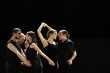 バットシェバ舞踊団 / オハッド・ナハリン「Venezuela-ベネズエラ」より。（Photo:Ascaf Avraham）