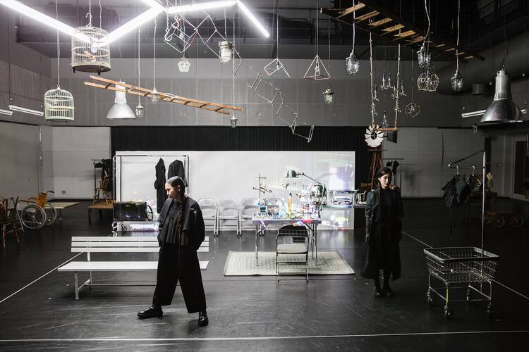 藤田貴大が蜷川幸雄に作品を介して再び対峙 まなざし 開幕 公演レポート ステージナタリー