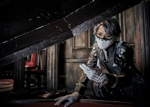 平井雄基扮する納棺師（イソップ・カール）のイメージビジュアル。