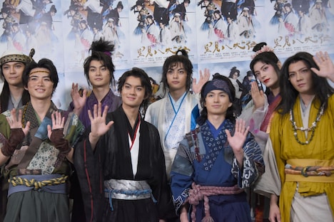 「里見八犬伝」囲みインタビューより、後列左から上田堪大、結木滉星、神尾楓珠、塩野瑛久、前列左から深作健太、岐洲匠、佐野勇斗、松田凌、財木琢磨。