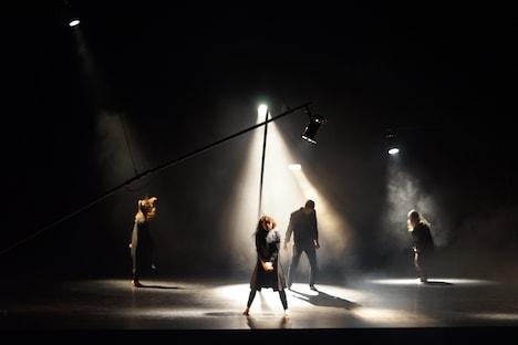 カンパニー ルーブリエ / ラファエル・ボワテル「When Angels Fall / 地上の天使たち」より。(撮影:星浩貴)