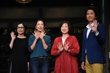 「不機嫌な女神たち プラス1」舞台挨拶より、左から西田尚美、羽田美智子、和久井映見、谷原章介。