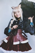 秋場悠里扮する伊地崎麗奈。