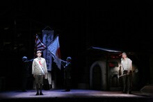 文学座「一銭陶貨 ～七億分の一の奇跡～」より。（撮影：宮川舞子）