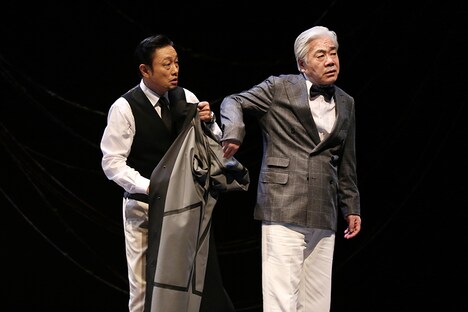 秋の劇場16 座・高円寺 新レパートリー「男たちの中で～In the Company of Men～」より。（撮影：梁丞佑）