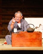 10月11日に群馬の桐生市有鄰館 味噌・醤油蔵で行われた「艶人三人会」より。外波山文明。