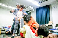 □字ック「掬う」稽古の様子。