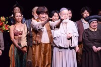 日本初演50周年記念公演 ミュージカル「ラ・マンチャの男」上演回数1300回特別カーテンコールより。