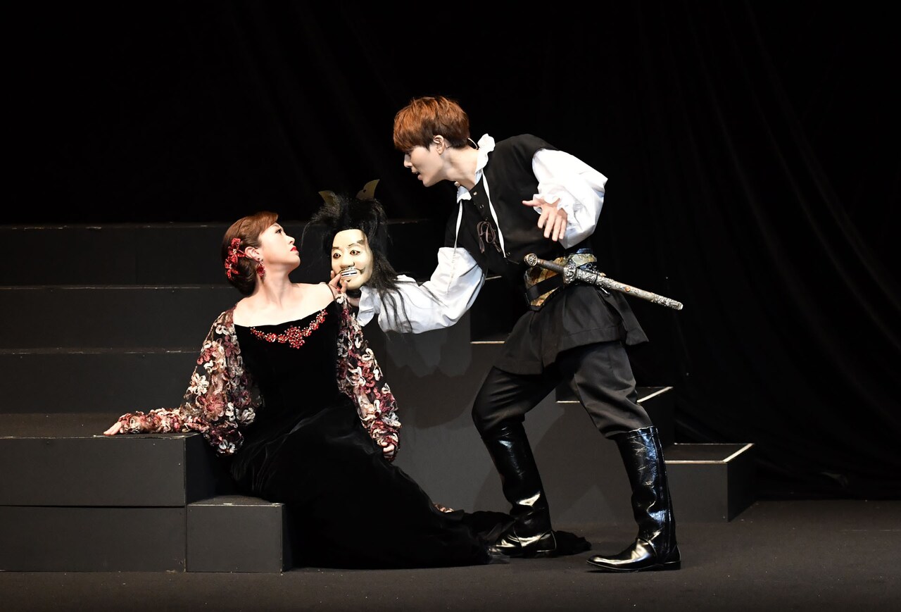 KIM YONGSEOKら出演「ハムレット」開幕、演出の藤間勘十郎「“かぶく”精神で」