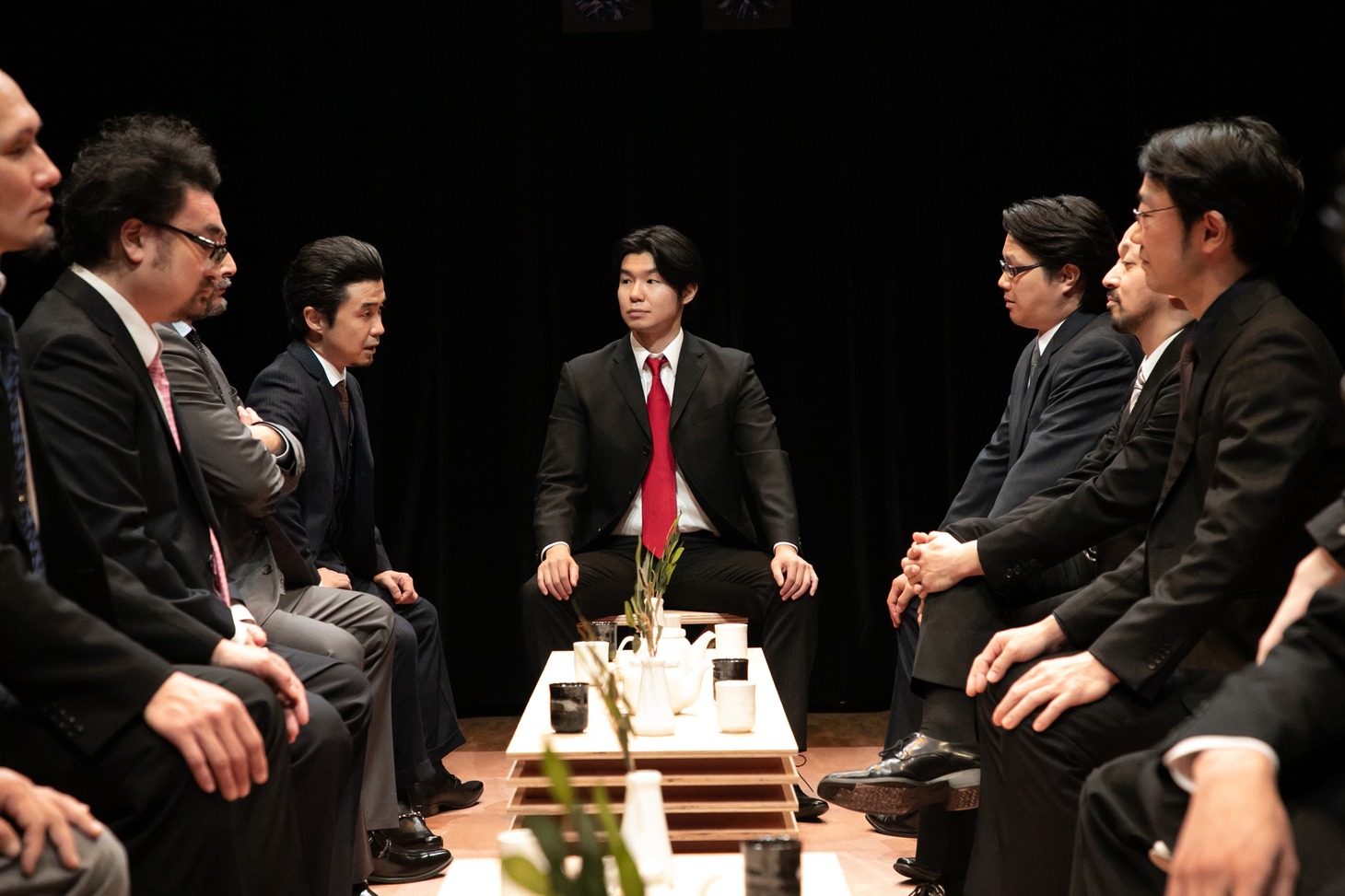 日本のラジオ 10月本公演「ナイゲン 暴力団版」より。（撮影：保坂萌）