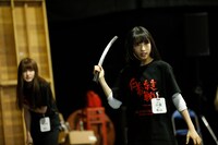 「博多座開場20周年記念 AKB48グループ特別公演」第1部「仁義なき戦い～彼女（おんな）たちの死闘篇～」公開稽古より。