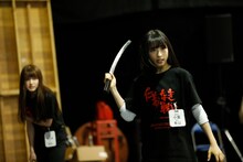 「博多座開場20周年記念 AKB48グループ特別公演」第1部「仁義なき戦い～彼女（おんな）たちの死闘篇～」公開稽古より。