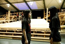 「博多座開場20周年記念 AKB48グループ特別公演」第1部「仁義なき戦い～彼女（おんな）たちの死闘篇～」公開稽古より。