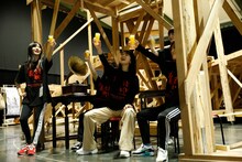 「博多座開場20周年記念 AKB48グループ特別公演」第1部「仁義なき戦い～彼女（おんな）たちの死闘篇～」公開稽古より。