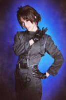 花奈澪扮するアザリー。