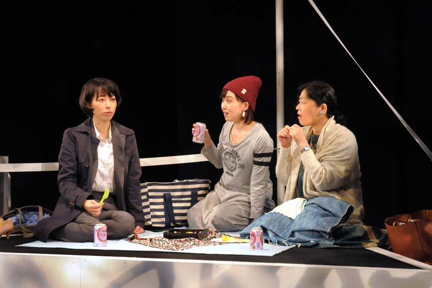 劇団青年座 第239回公演「東京ストーリー」より。（撮影：坂本正郁）