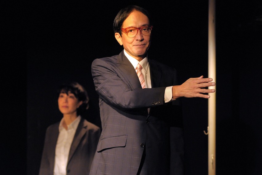 劇団青年座 第239回公演「東京ストーリー」より。（撮影：坂本正郁）