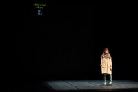 アミール・レザ・コヘスタニ / メヘル・シアター・グループ「Hearing」より。（撮影：前谷開）