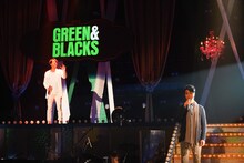 WOWOWライブ「オリジナルミュージカルコメディ 福田雄一×井上芳雄『グリーン＆ブラックス』」#31より、左から平方元基、田代万里生。