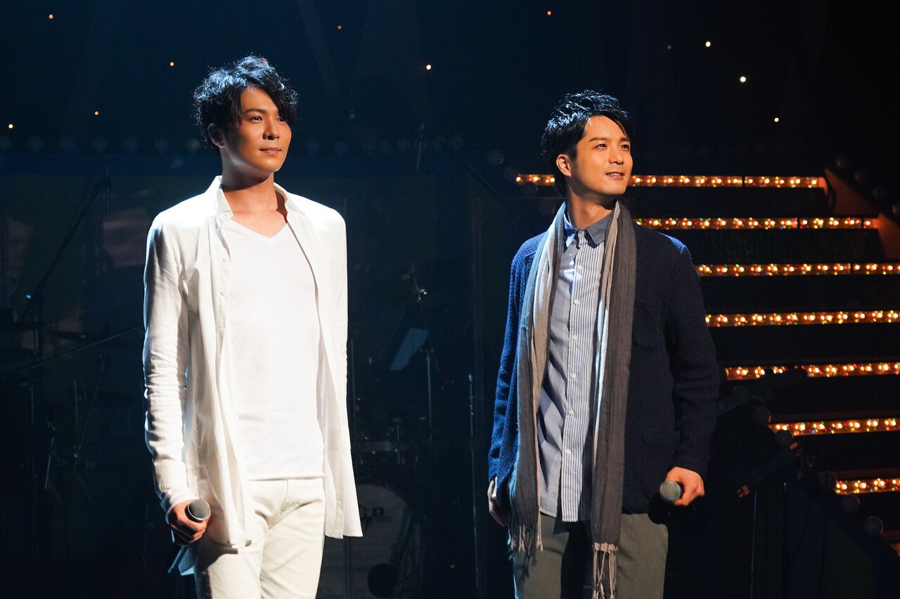 WOWOWライブ「オリジナルミュージカルコメディ 福田雄一×井上芳雄『グリーン＆ブラックス』」#31より、左から平方元基、田代万里生。