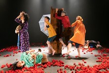 地点「ハムレットマシーン」より。（撮影：寺司正彦）