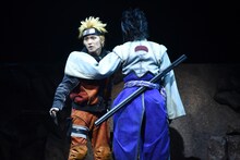 「ライブ・スペクタクル『NARUTO-ナルト-』～暁の調べ～」ゲネプロより。左から松岡広大演じるうずまきナルト、佐藤流司演じるうちはサスケ。