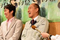 舞台「相対的浮世絵」囲み取材より、左から石田明（NON STYLE）、山西惇。