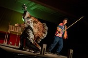 神里雄大 / 岡崎藝術座「ニオノウミにて」より。(撮影:井上嘉和、提供:KYOTO EXPERIMENT事務局)
