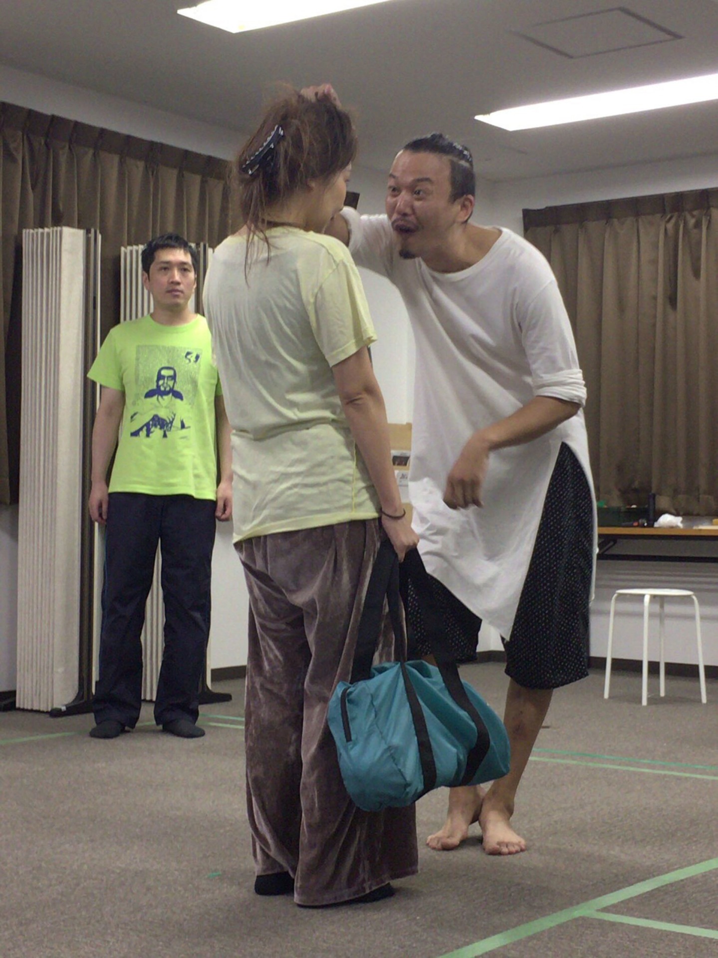 突劇金魚 第21回公演「墓場のオサムと機嫌のいい幽霊」稽古の様子。