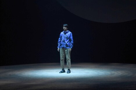 世田谷パブリックシアター＋エッチビイ「終わりのない」より。