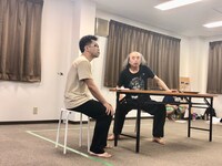 突劇金魚 第21回公演「墓場のオサムと機嫌のいい幽霊」稽古の様子。