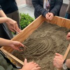 砂場運ぶ“ケアテイカー”と池袋を歩く「サンド・アイル」がスタート