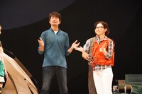 世田谷パブリックシアター＋エッチビイ「終わりのない」より。（撮影：田中亜紀）