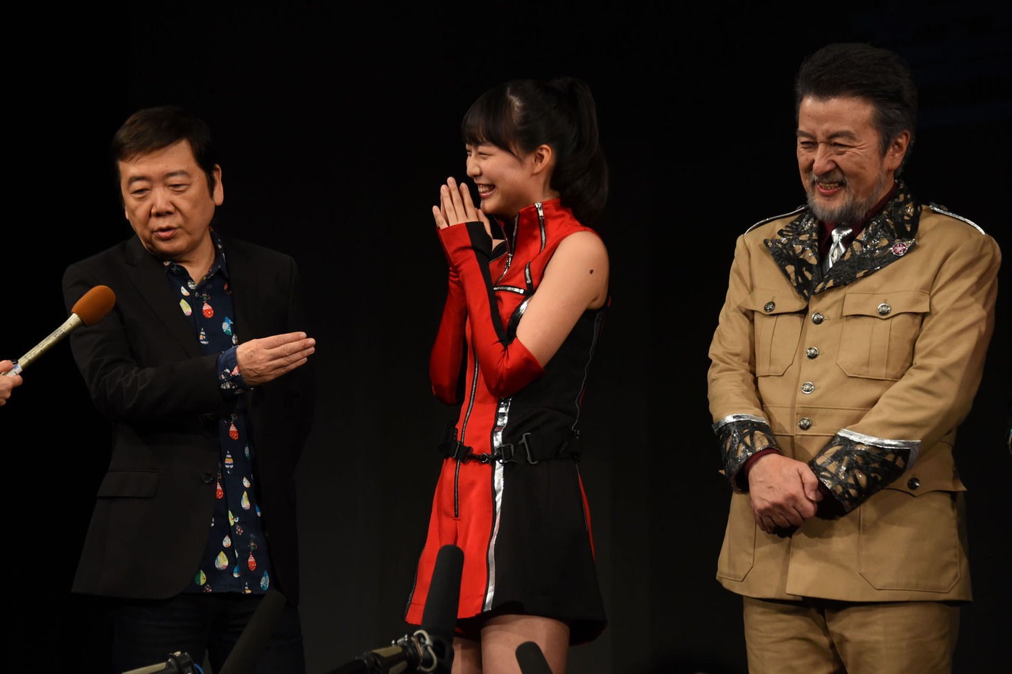 左から鴻上尚史、駒井蓮、大高洋夫。