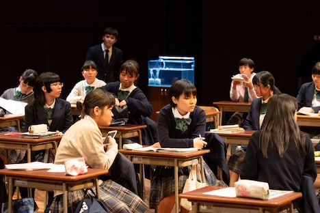 高校生と創る演劇「転校生」通し稽古より。（撮影：萩原ヤスオ）