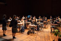 高校生と創る演劇「転校生」通し稽古より。（撮影：萩原ヤスオ）