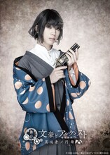 三津谷亮扮する萩原朔太郎。