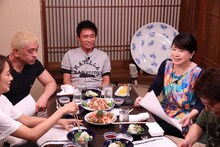 「ダウンタウンなう」より。左から夏菜、松本人志、浜田雅功、森昌子、坂上忍。(c)フジテレビ