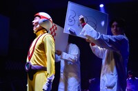 「LIVEミュージカル演劇『チャージマン研！』」より。（撮影：鏡田伸幸）