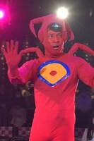 「LIVEミュージカル演劇『チャージマン研！』」より。（撮影：鏡田伸幸）