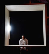 踊る熊谷拓明カンパニー 一人ダンス劇「北の空が赤く染まる時四十男がこうべを垂れる」より。（撮影：大洞博靖）