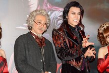 ミュージカル「ダンス オブ ヴァンパイア」初日前会見より。左から石川禅、山口祐一郎。
