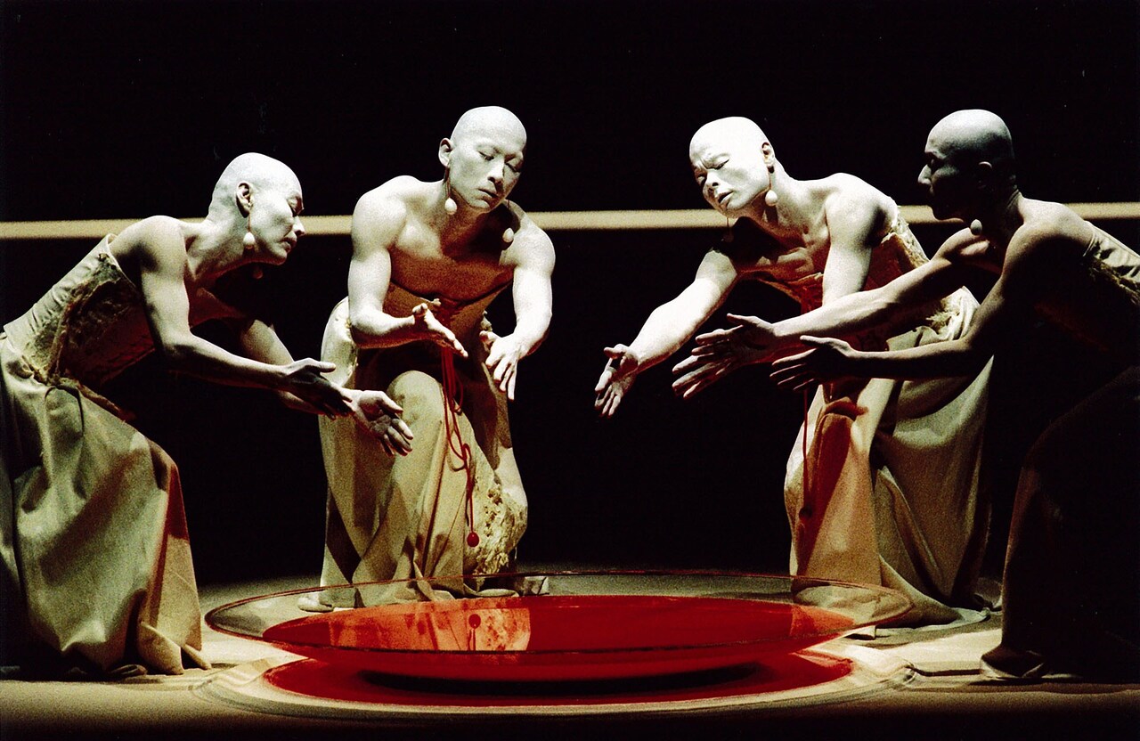 初演から22年、山海塾が「遥か彼方からのーひびき」リ・クリエーション版を上演