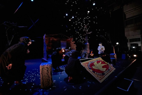 突劇金魚 第21回公演「墓場のオサムと機嫌のいい幽霊」より。