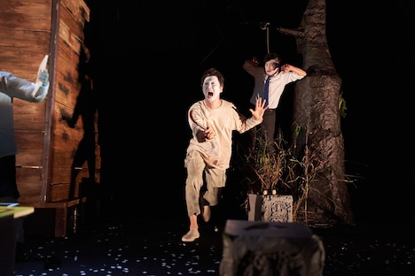 突劇金魚 第21回公演「墓場のオサムと機嫌のいい幽霊」より。